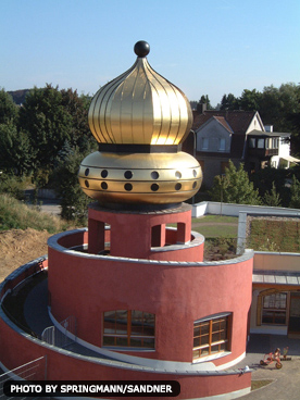 GOLD CUPOLA FOR THE KINDERGARTEN AT DÜSSELER TOR